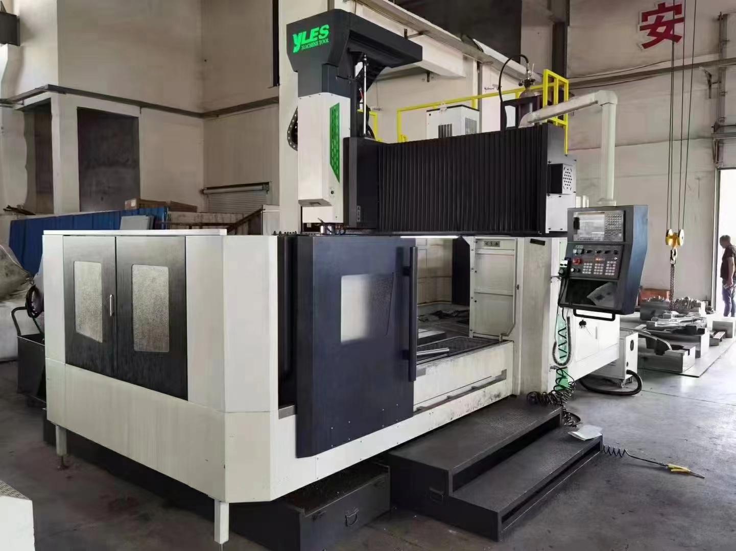 Gantry machining center