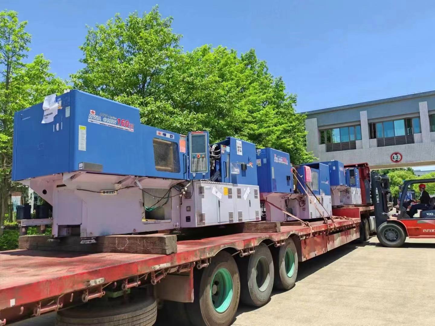 Plastic injection machine
