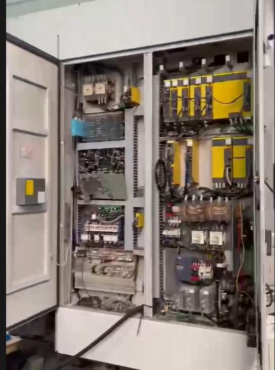 Horizontal machining center