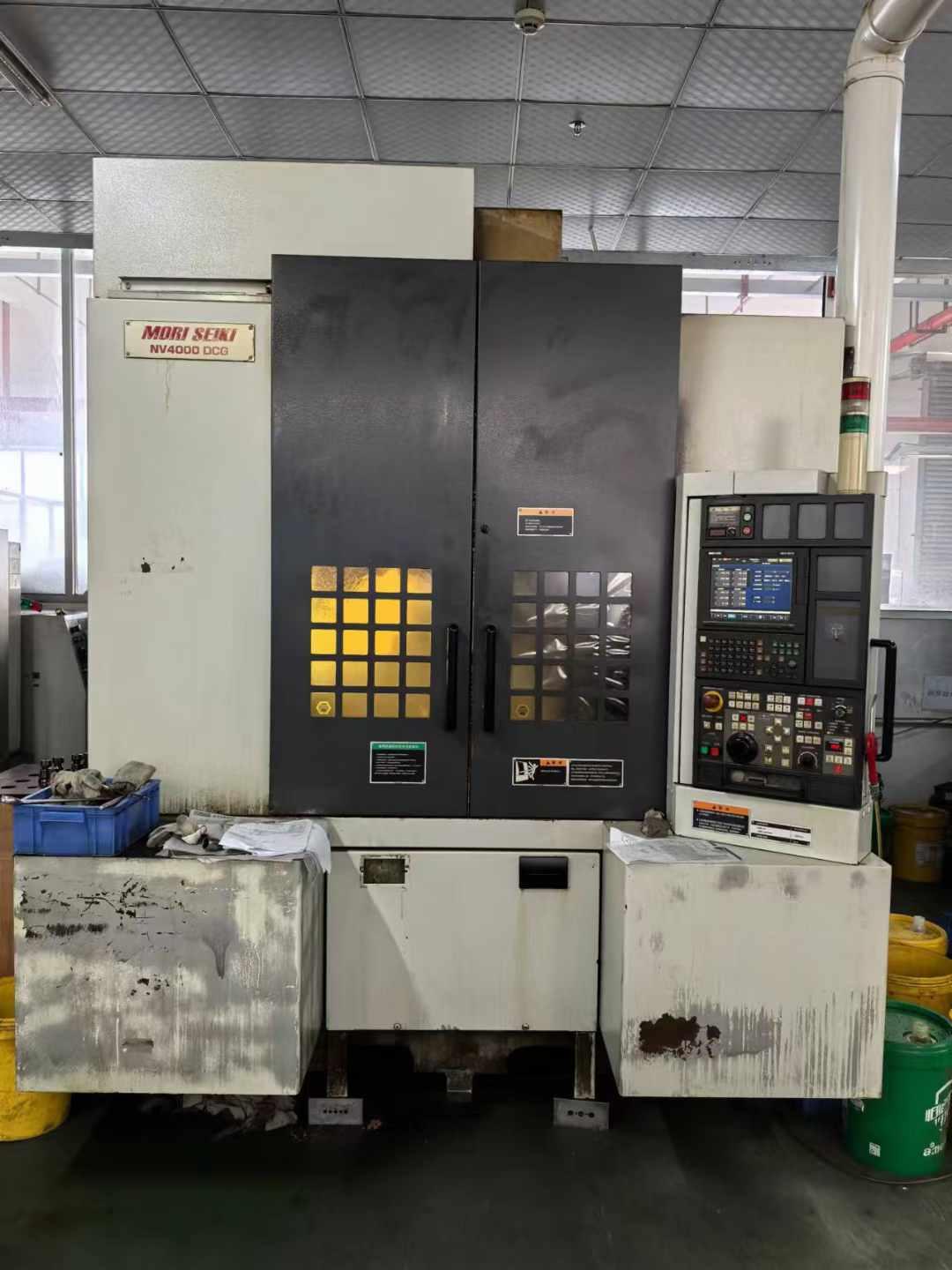 Vertical machining center