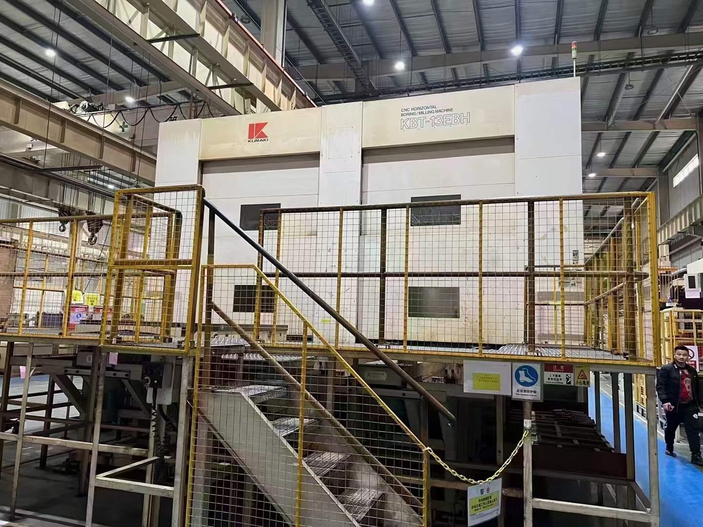 Horizontal machining center