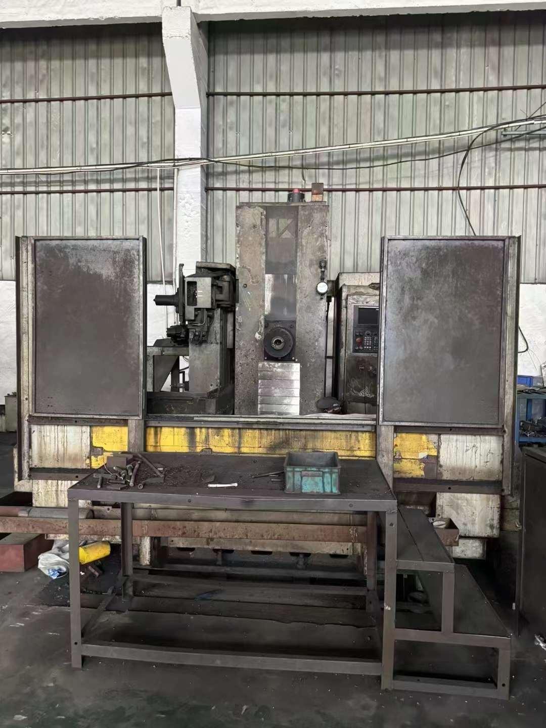 Horizontal machining center