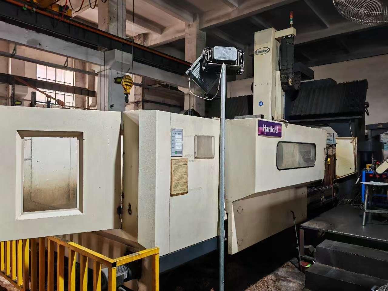 Gantry machining center