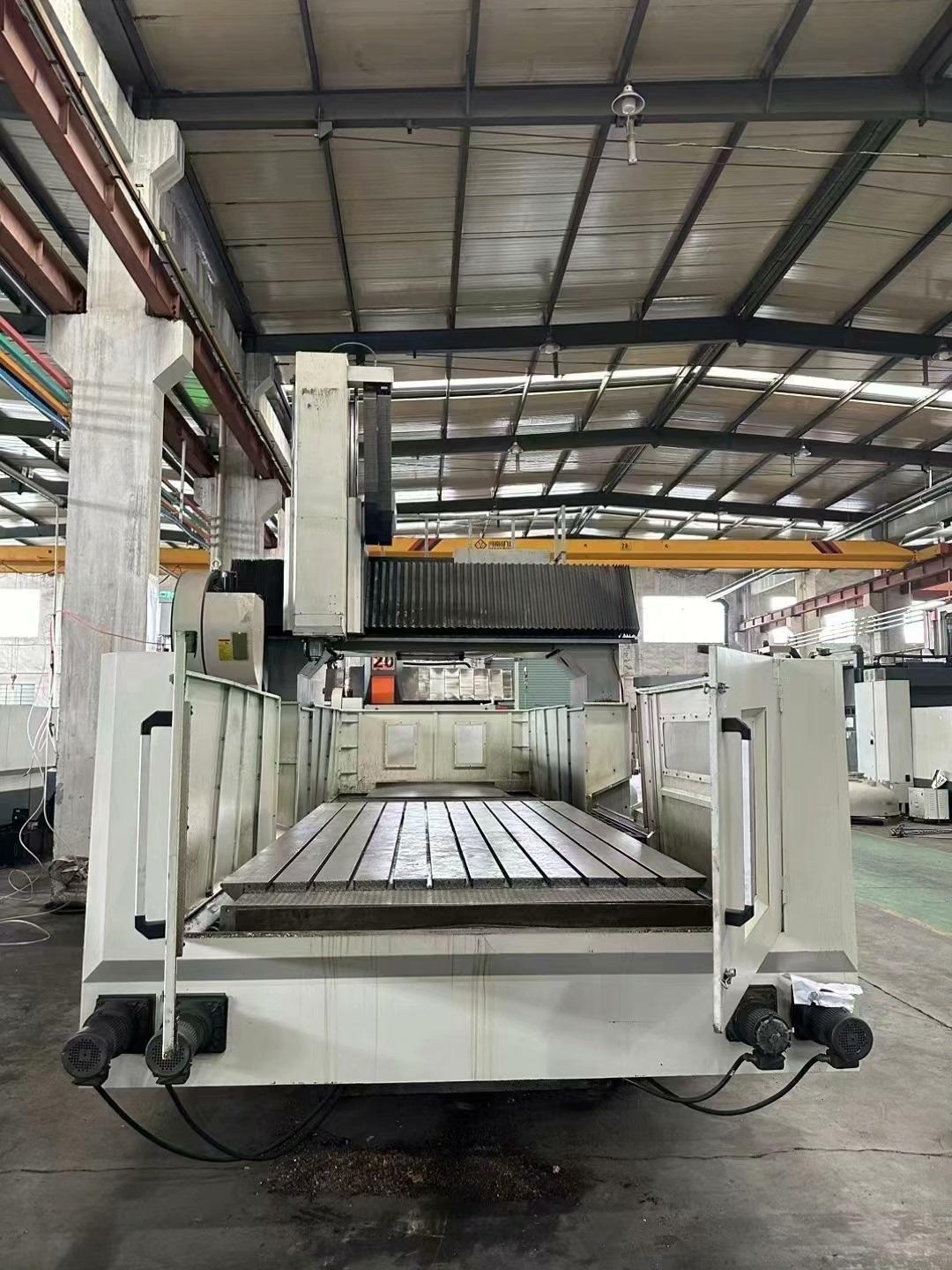 Gantry machining center