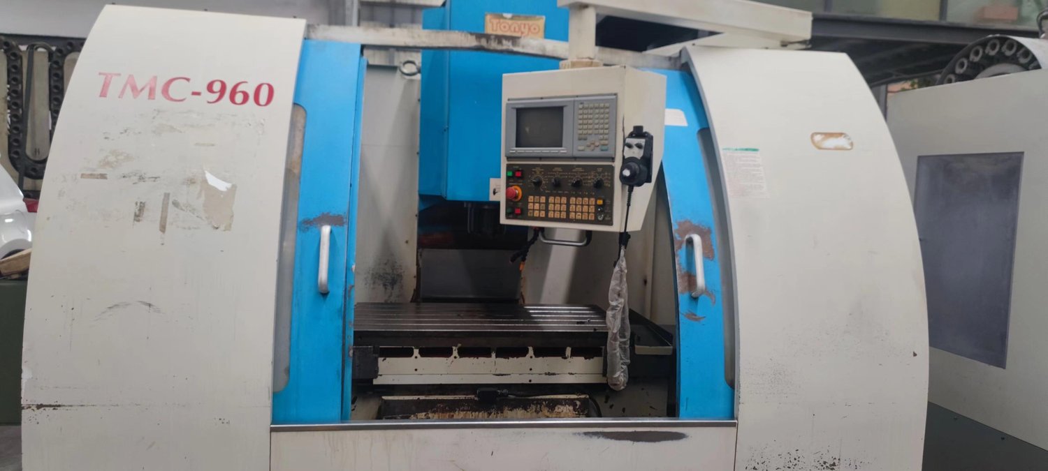 Vertical machining center