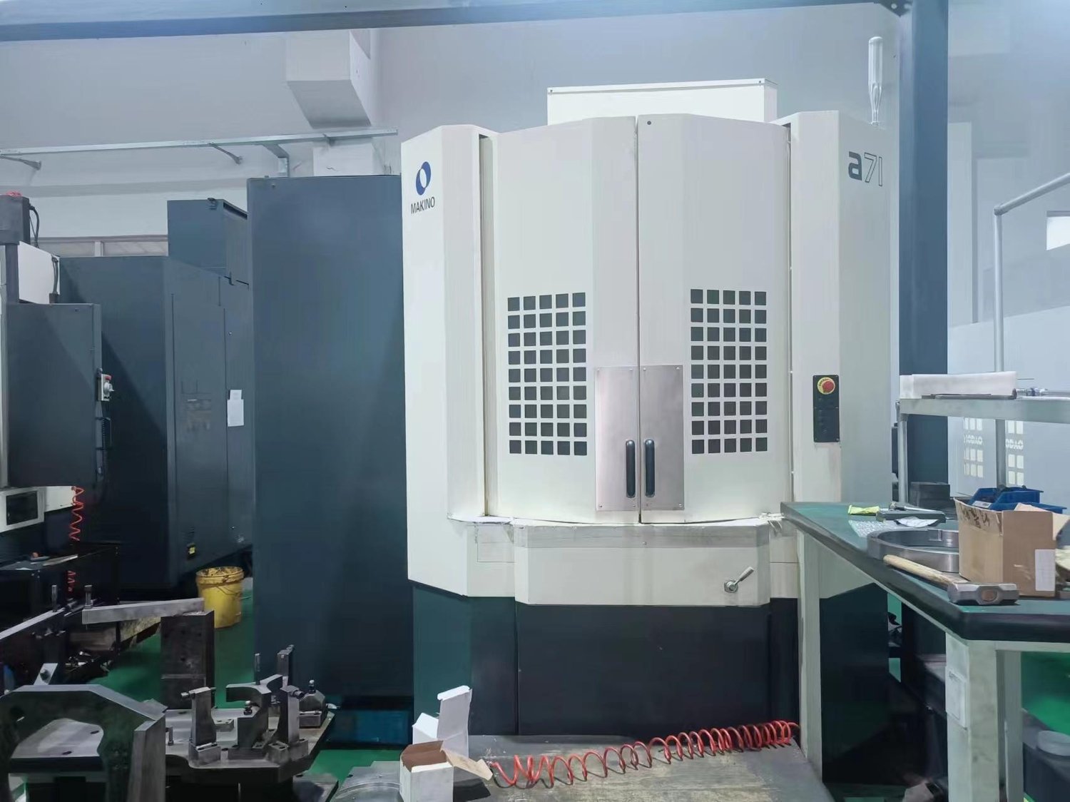 Horizontal machining center