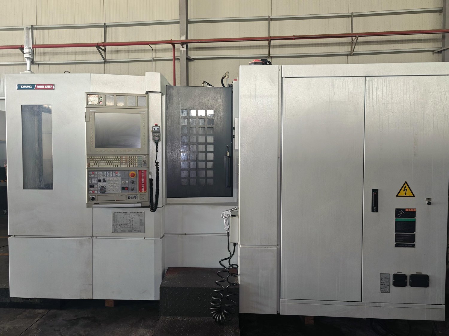 Horizontal machining center