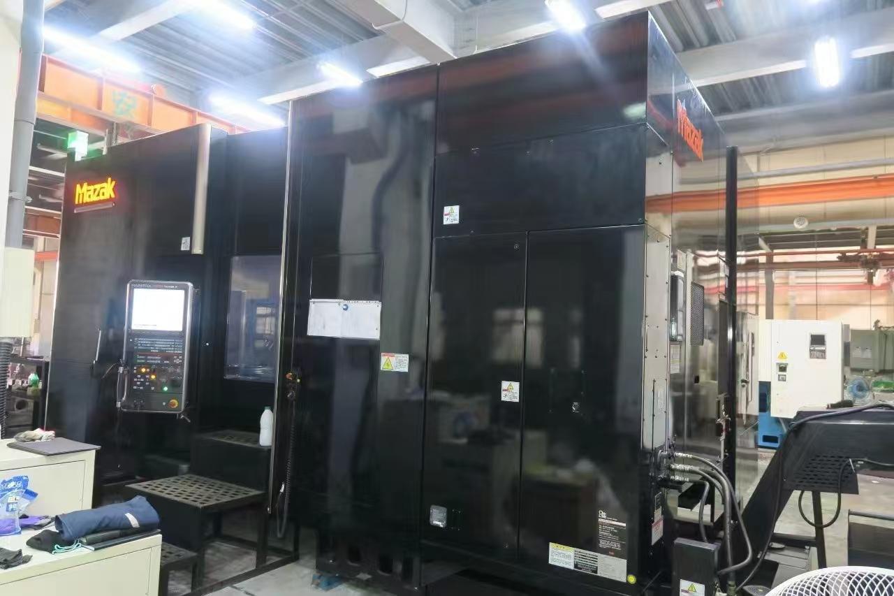 Horizontal machining center