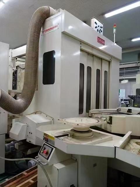 Horizontal machining center