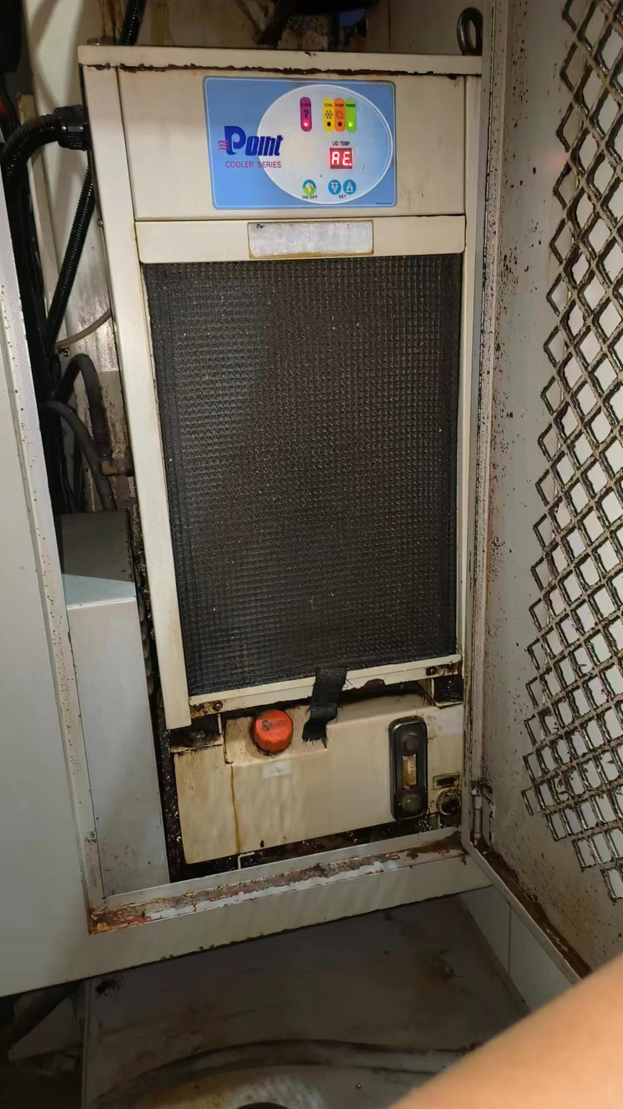 Vertical machining center