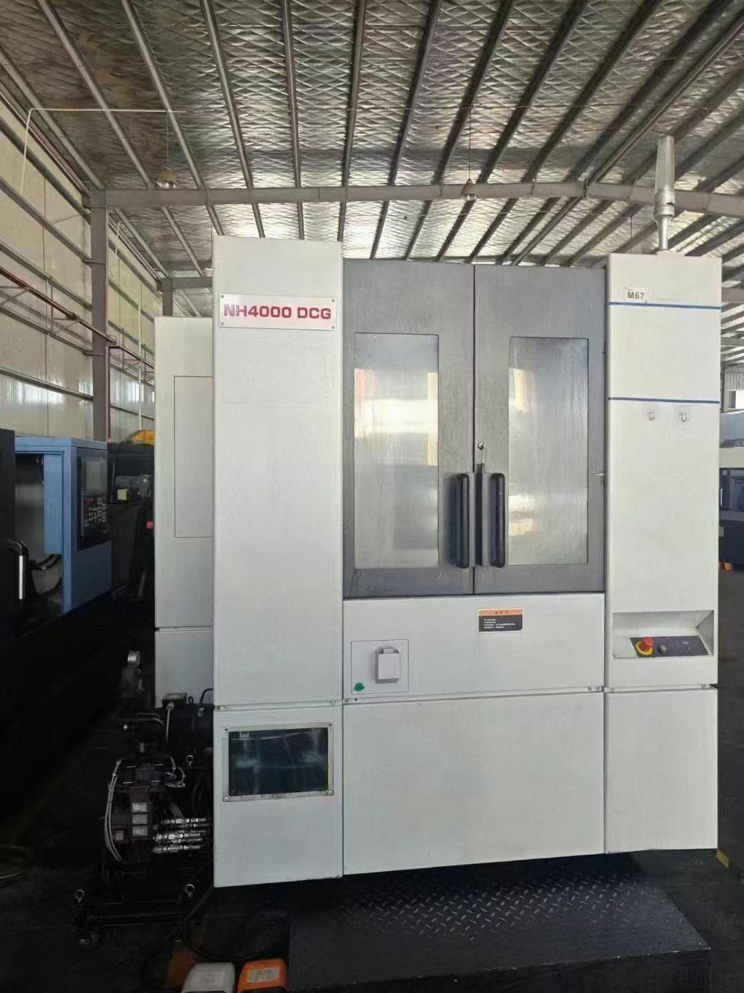 Horizontal machining center