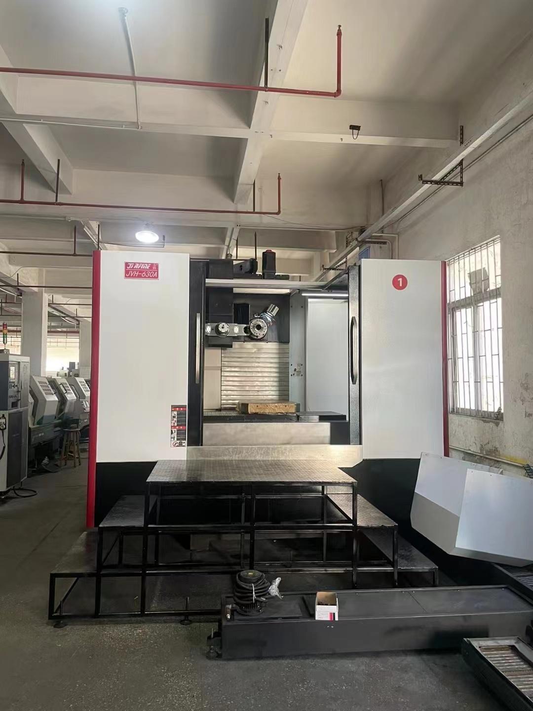 Horizontal machining center