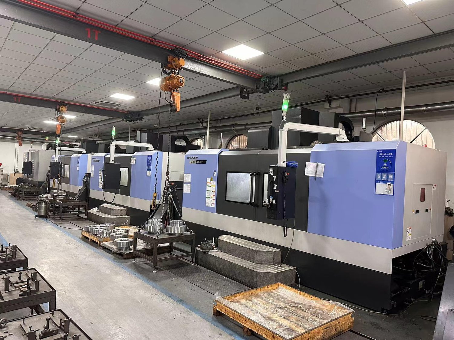 Vertical machining center