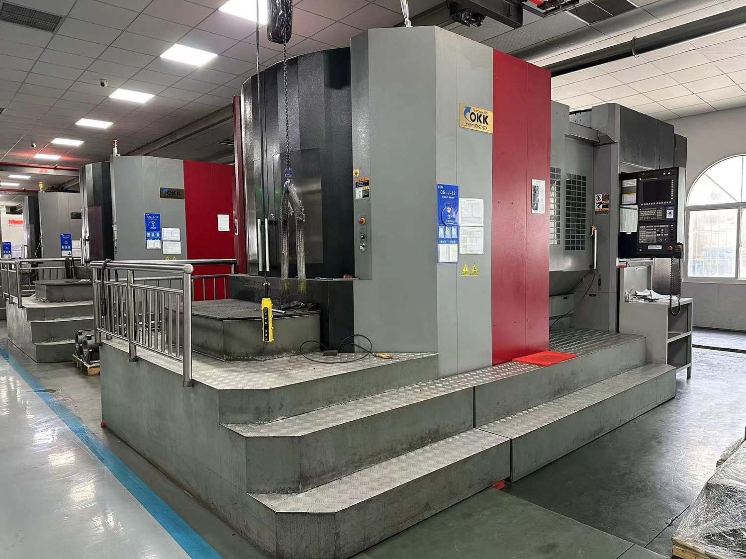 Horizontal machining center