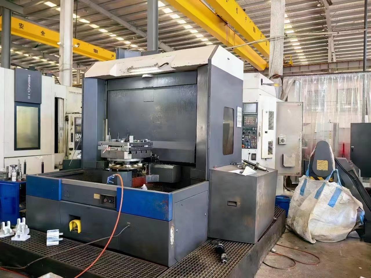 Horizontal machining center