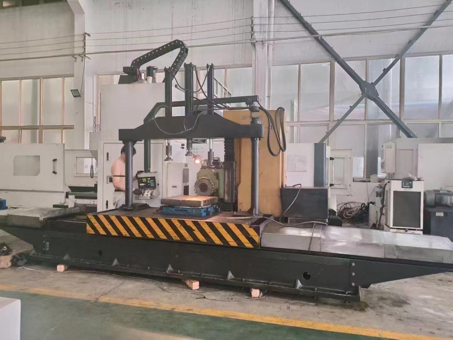 Boring and milling machine