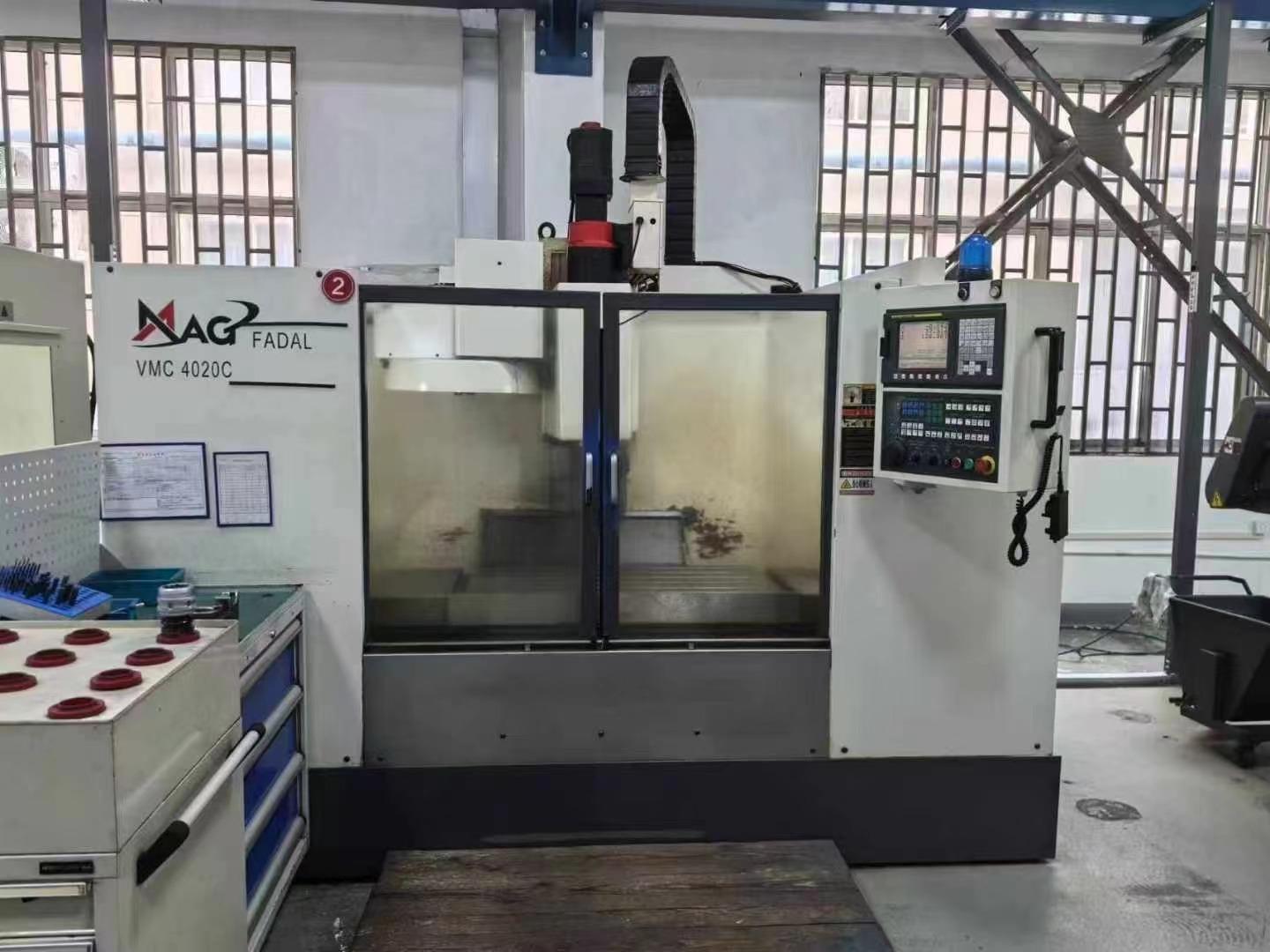 Vertical machining center
