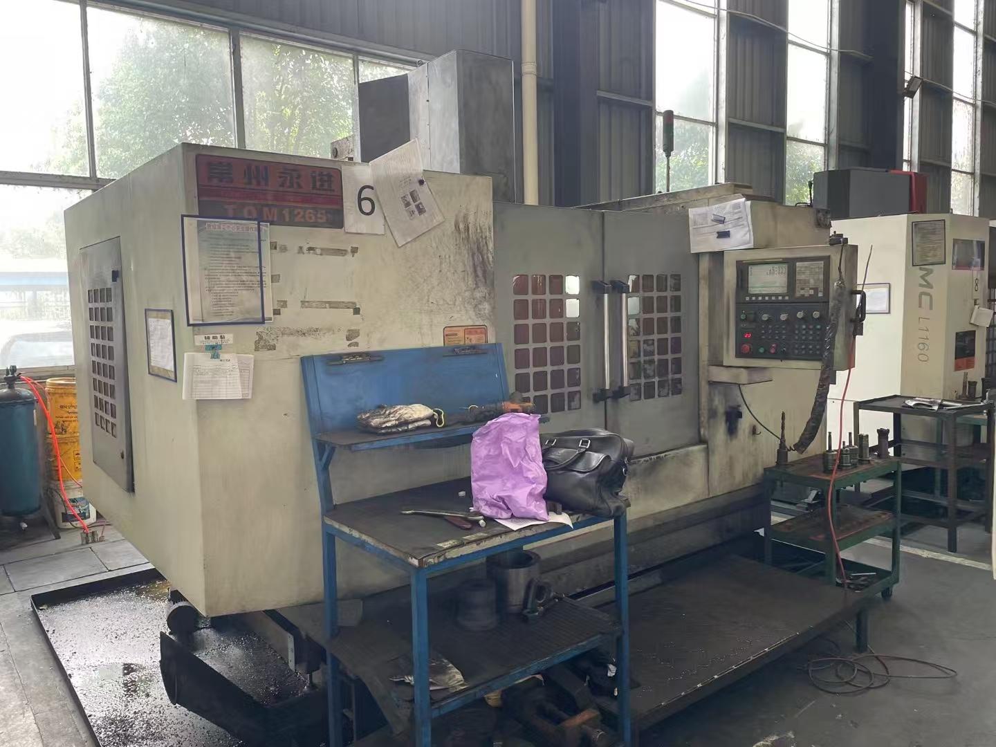 Vertical CNC boring and milling machine