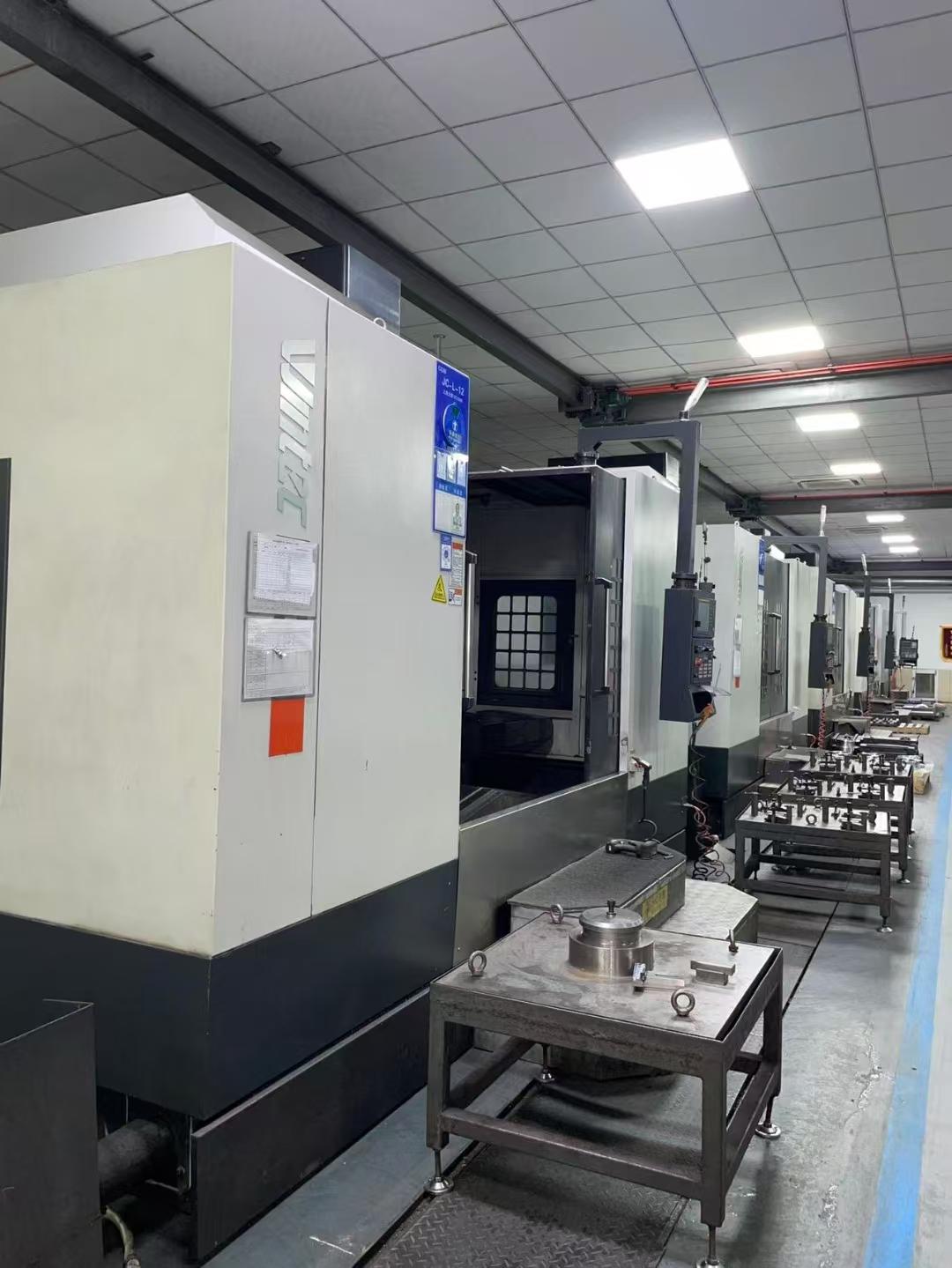 Vertical machining center