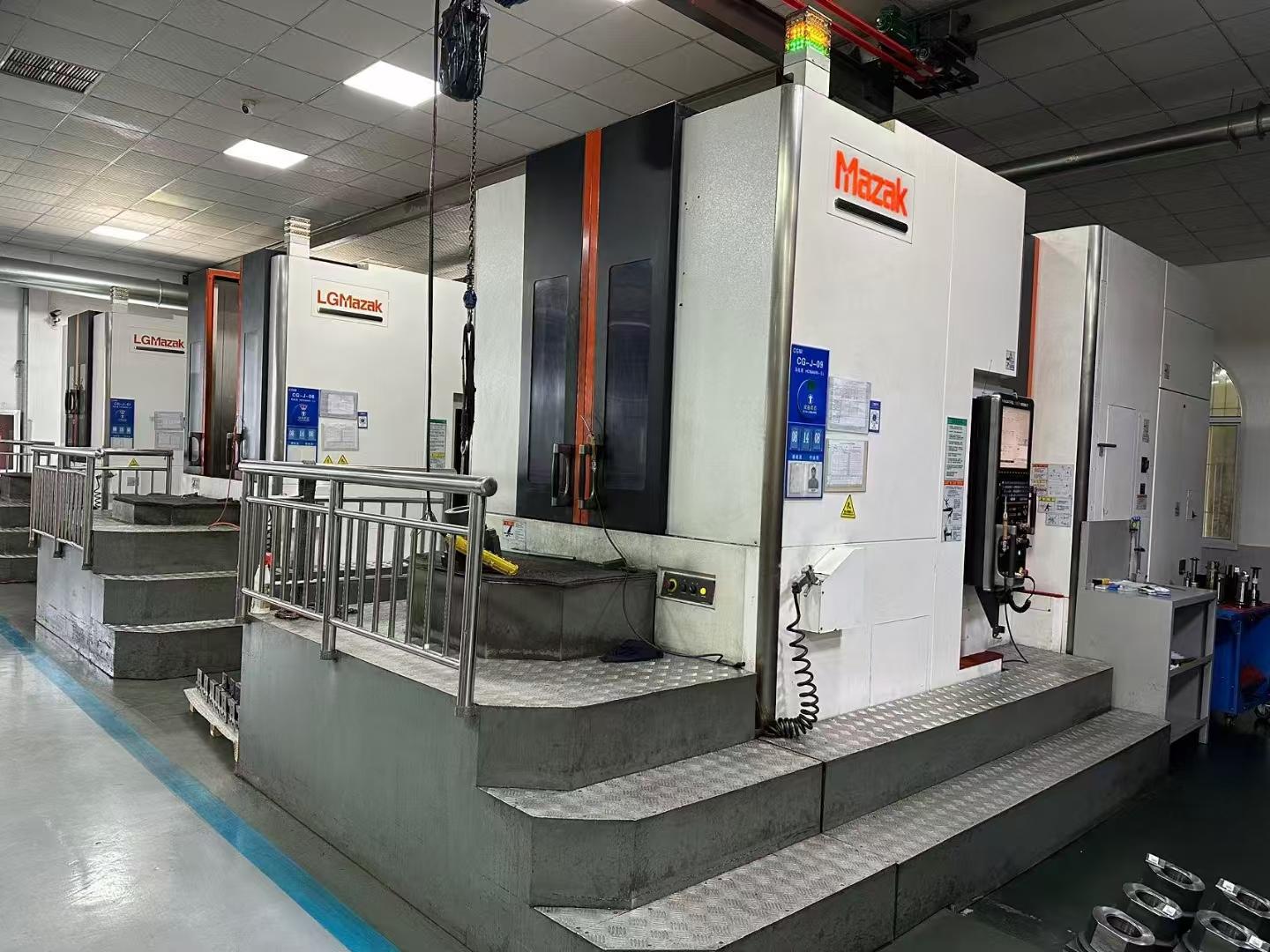 Horizontal machining center
