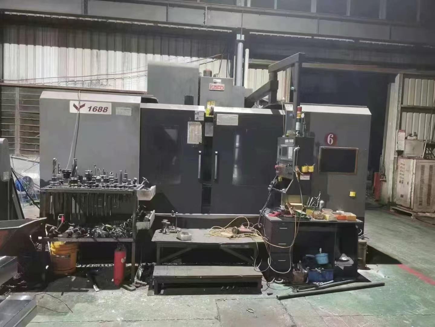 Vertical machining center