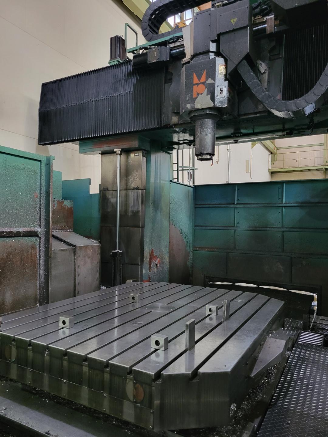 5 axes simultaneous control machining center