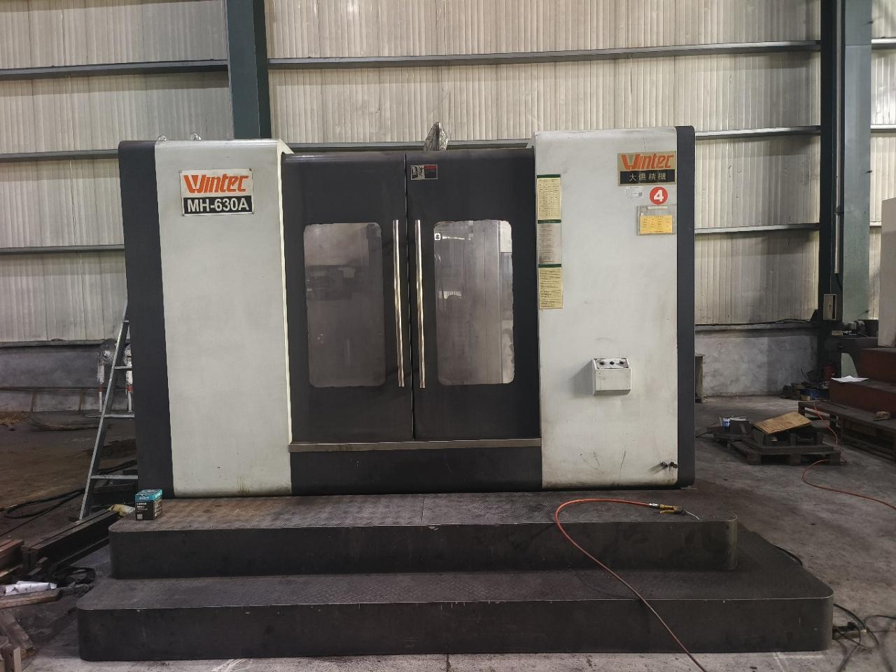 Horizontal machining center