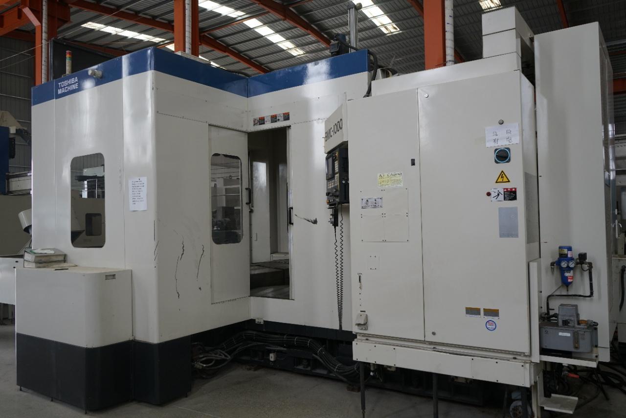 Horizontal machining center
