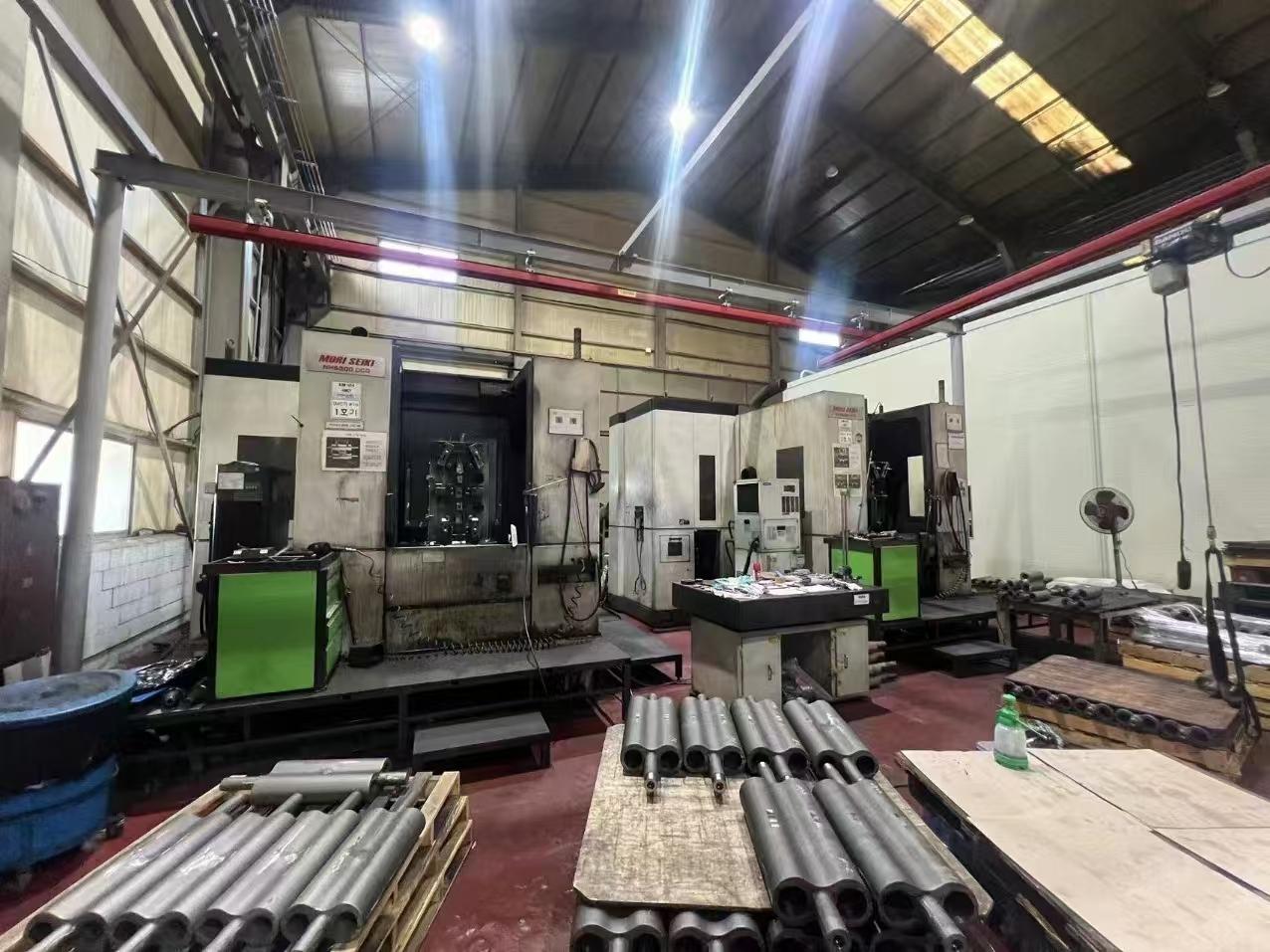 Horizontal machining center