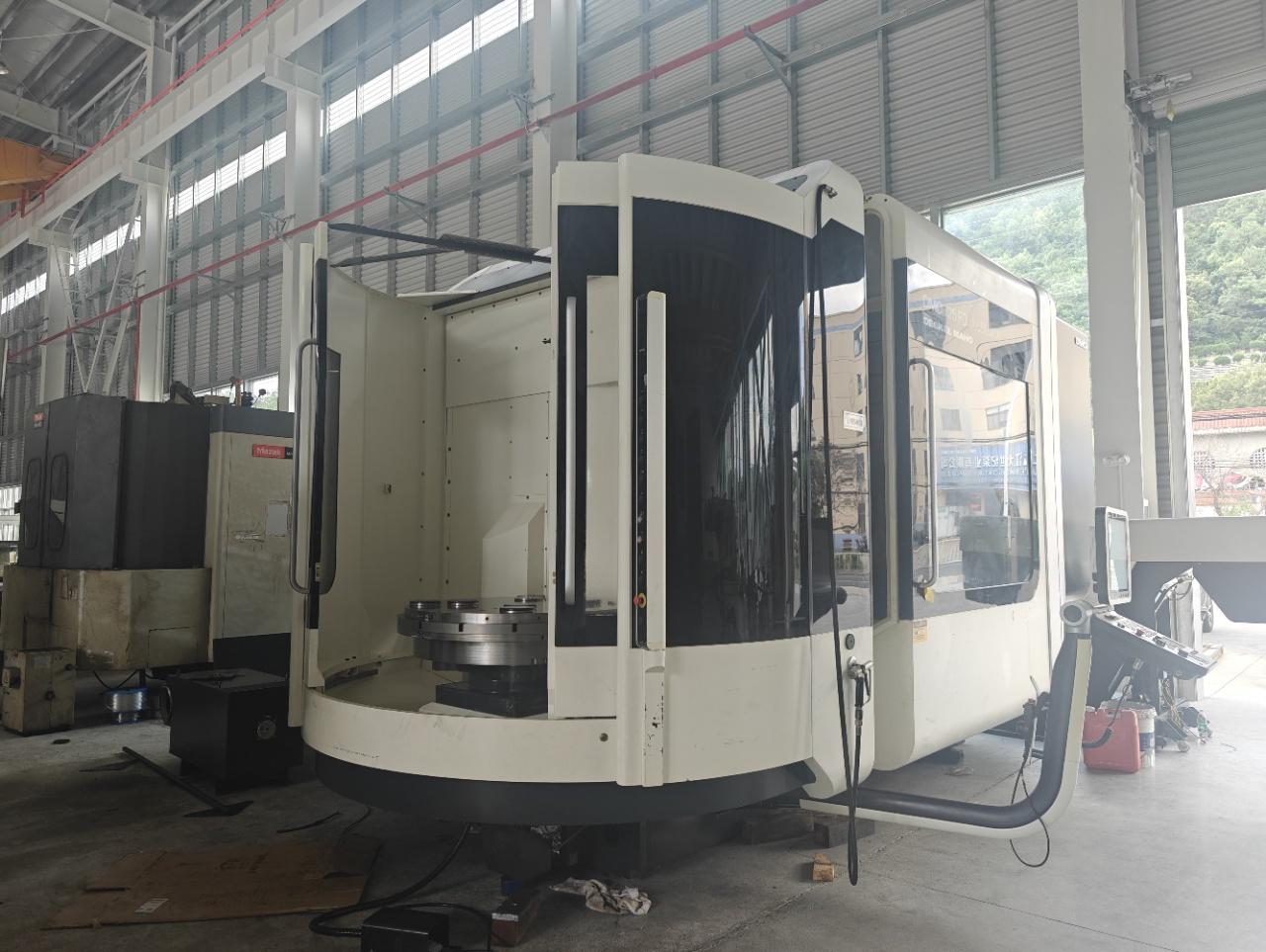 5 axes machining center
