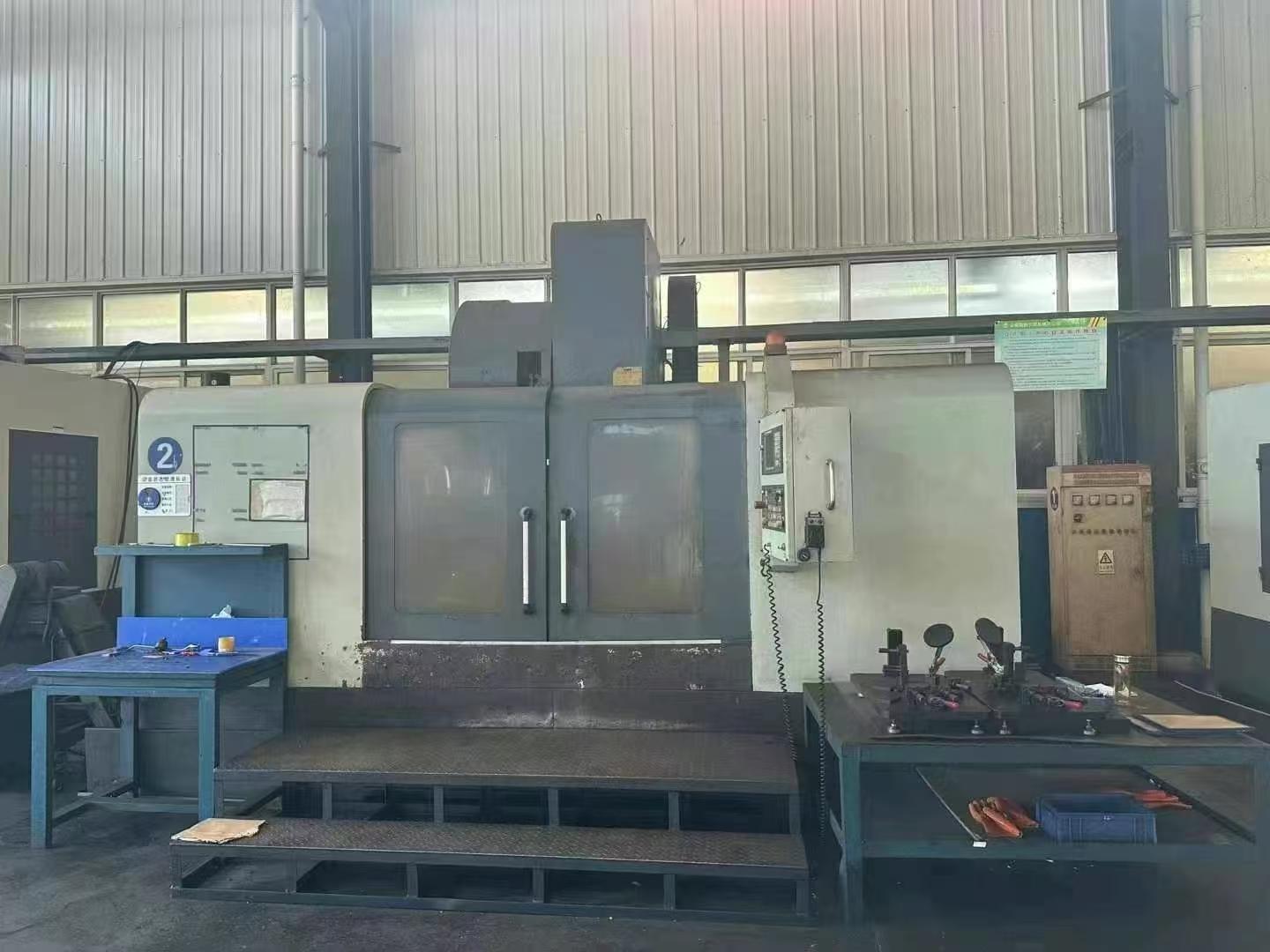 Vertical machining center
