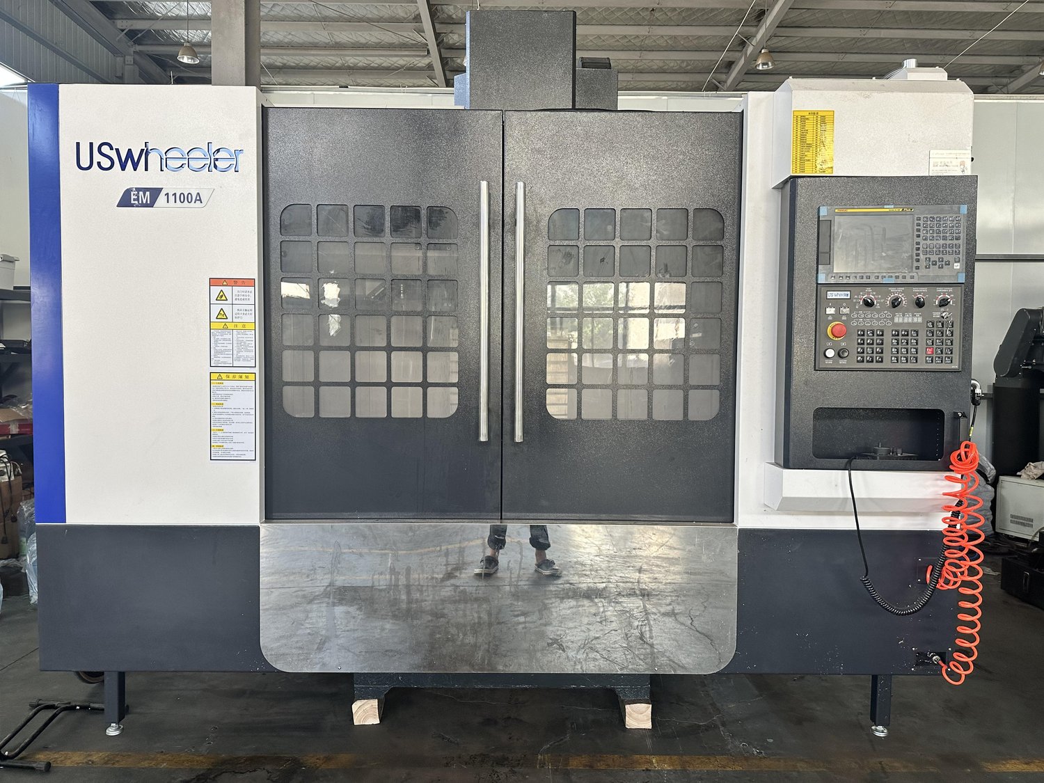 Vertical machining center