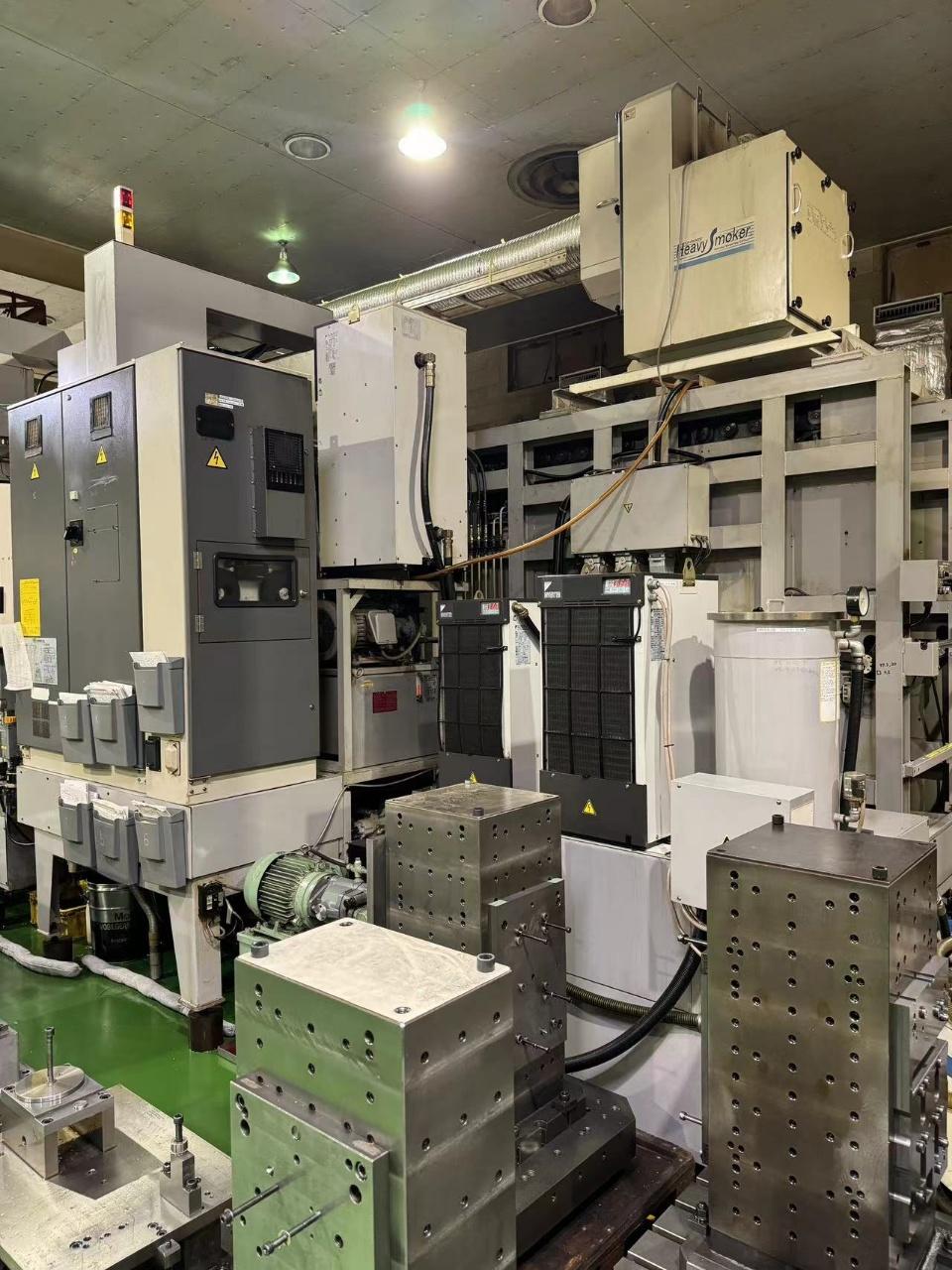 Horizontal machining center