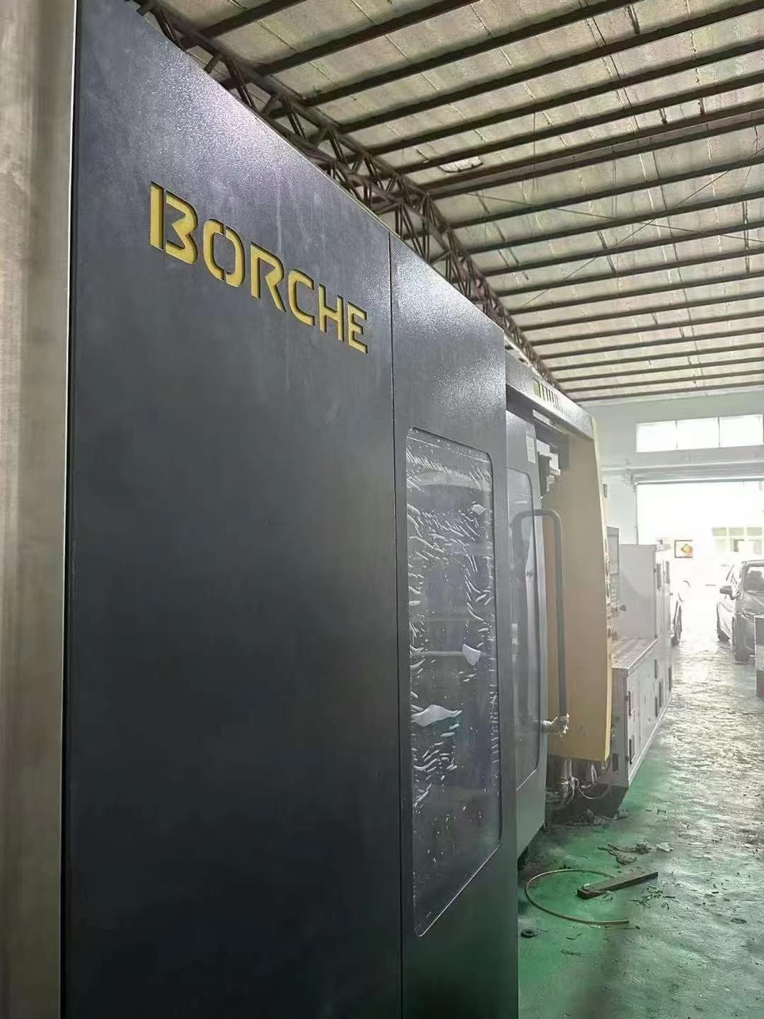 Plastic injection machine