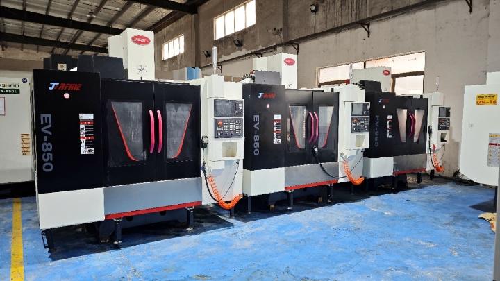 Vertical machining center