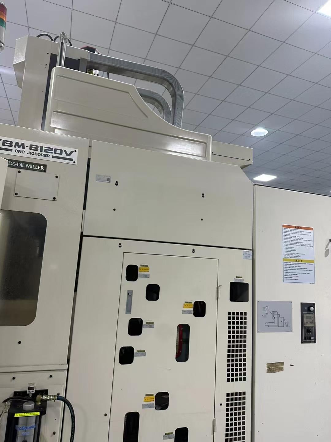Horizontal machining center