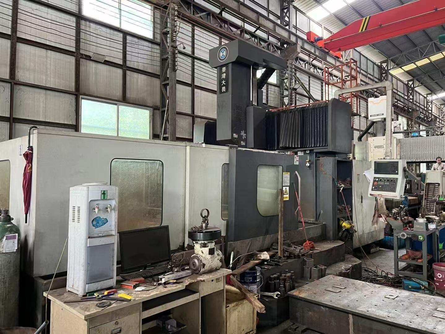 Gantry machining center