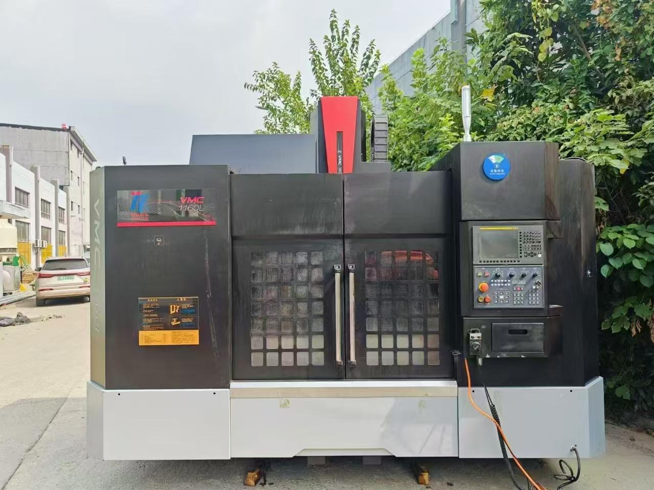 Heavy duty machining center