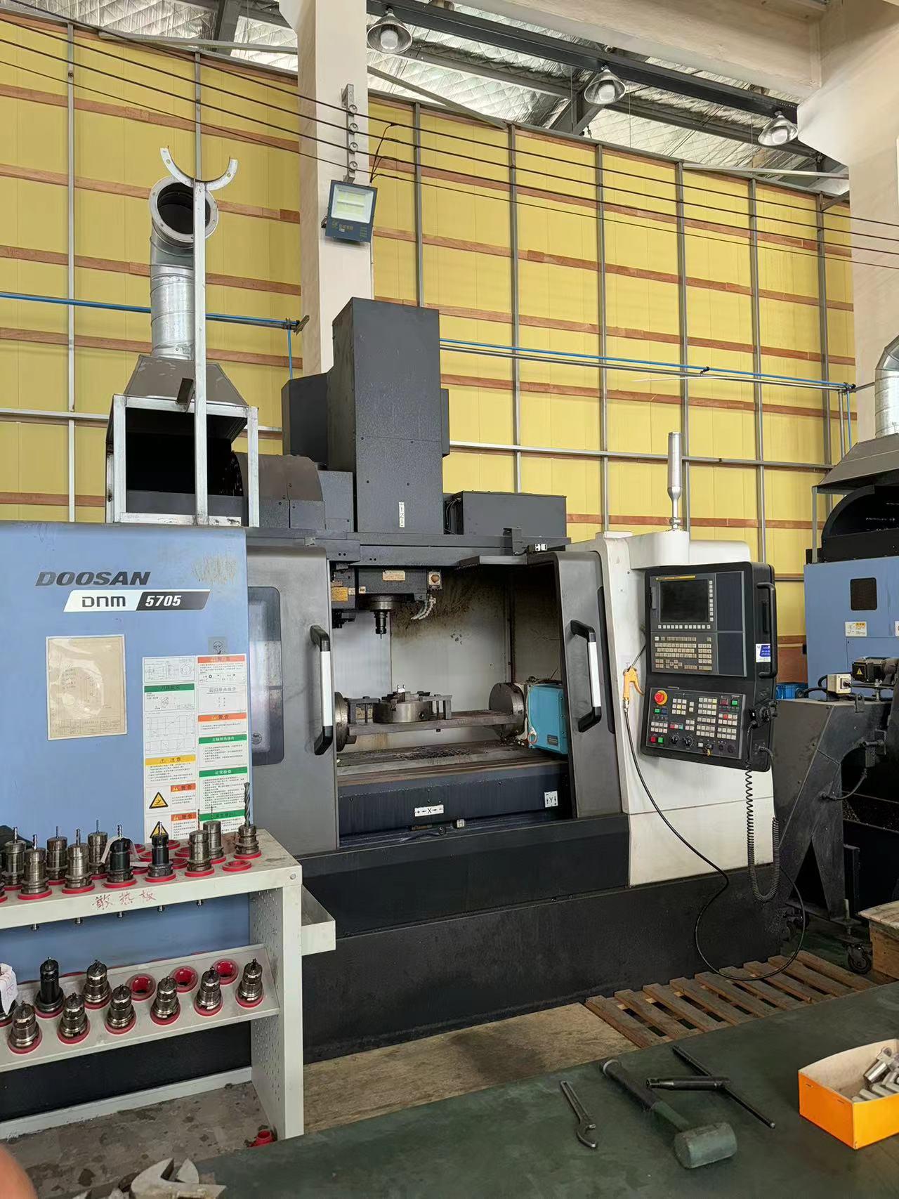 Vertical machining center