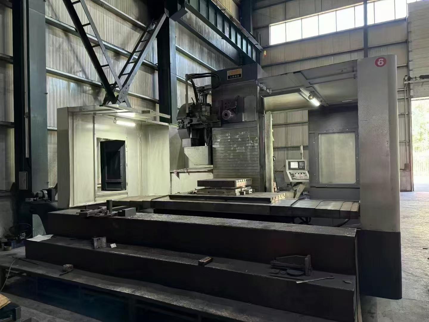 Horizontal machining center