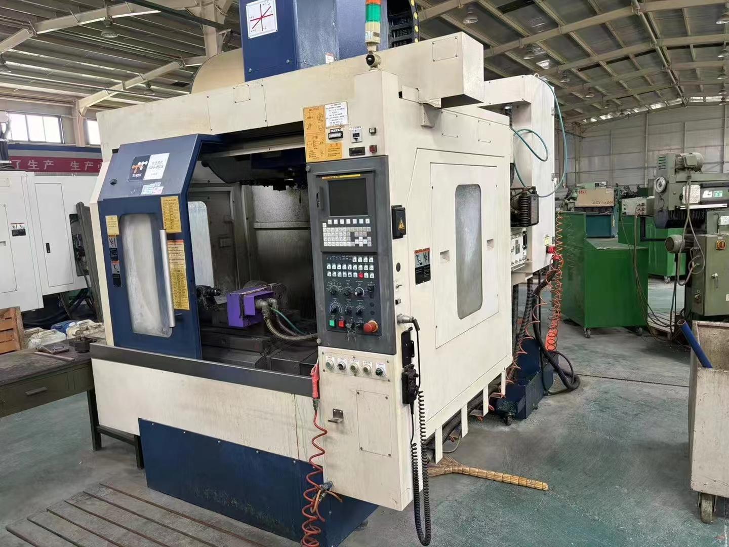 Vertical machining center