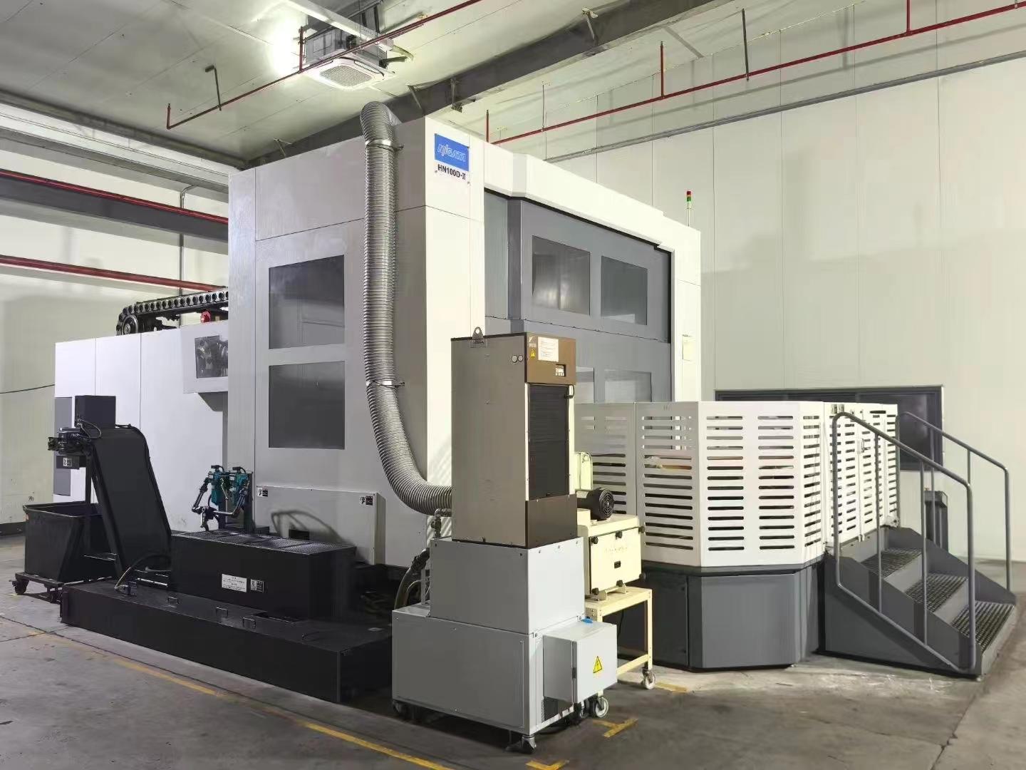 Horizontal machining center