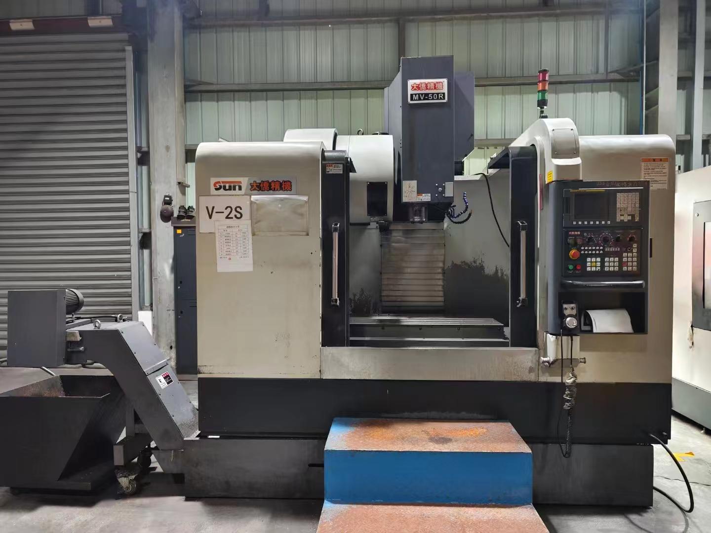Vertical machining center
