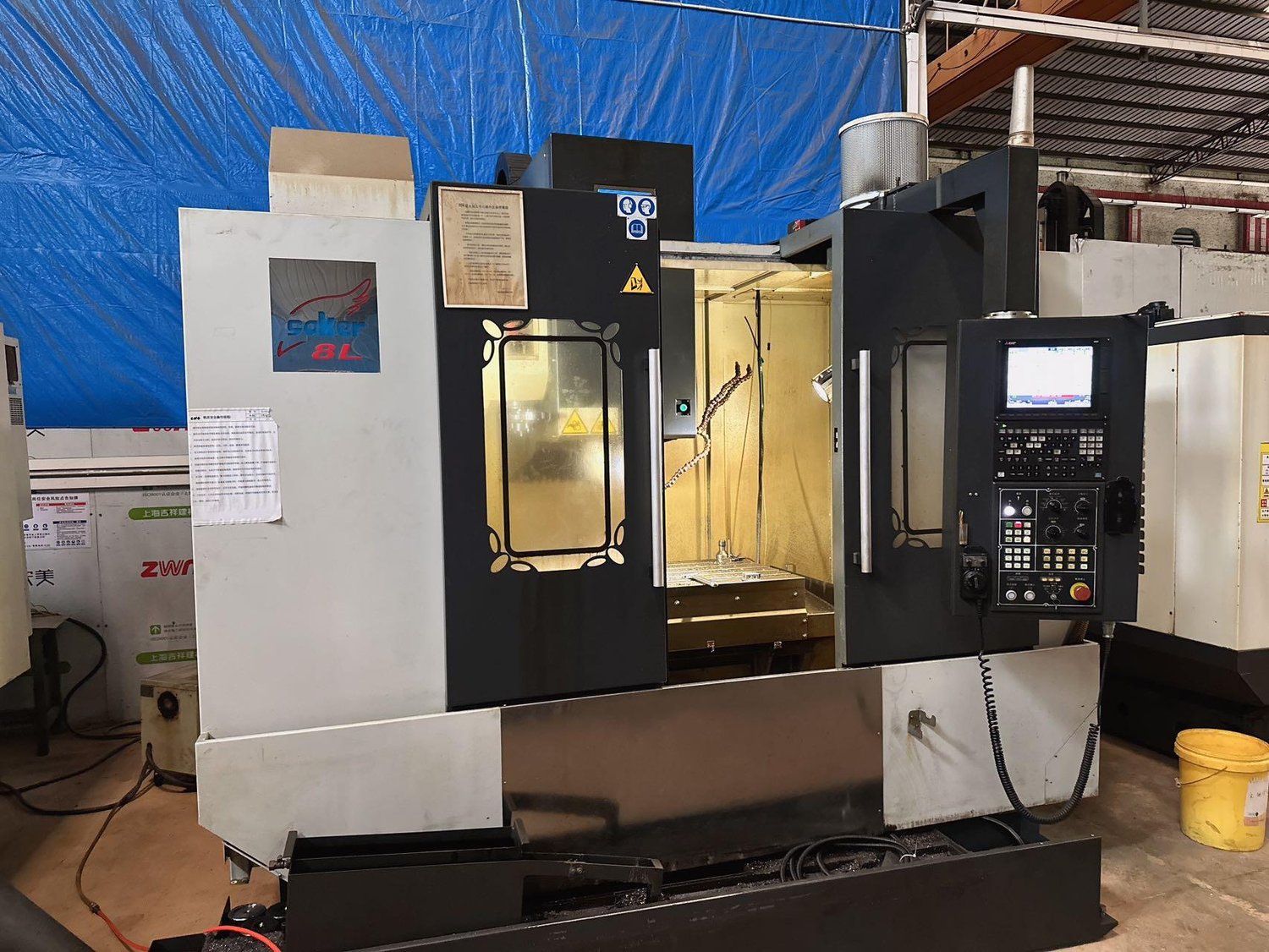 Vertical machining center