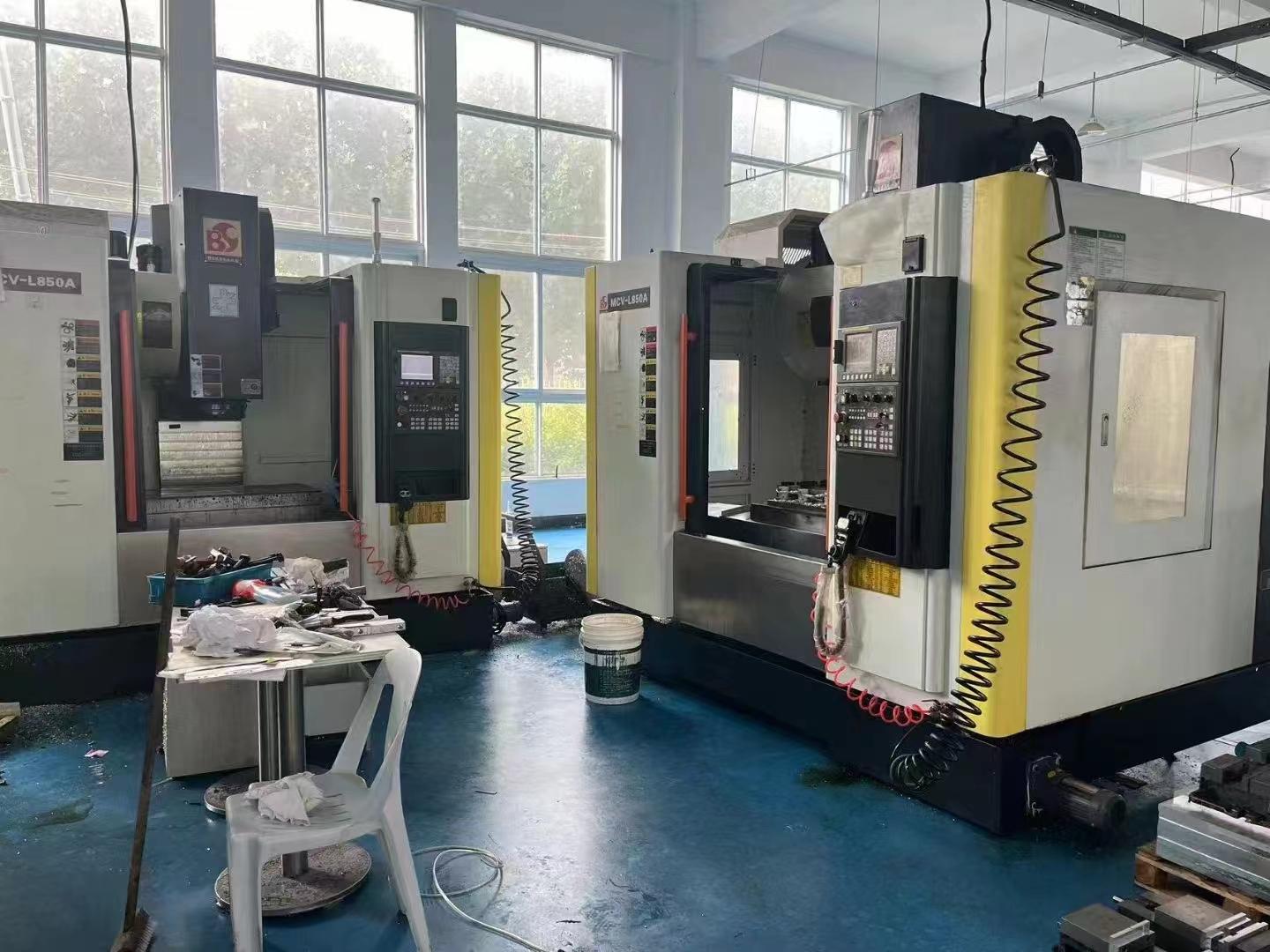Vertical machining center