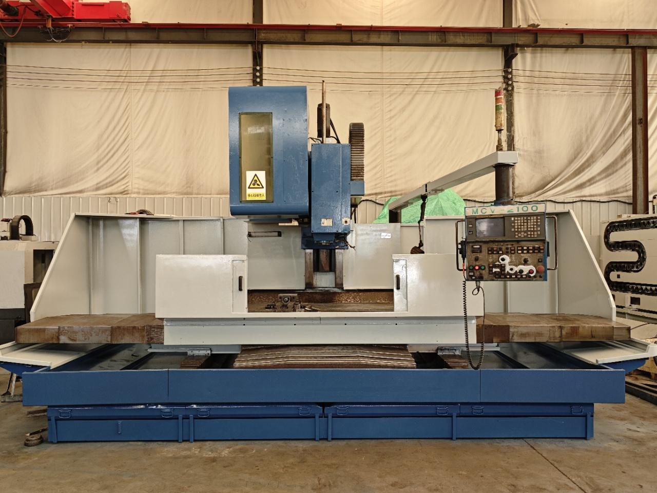 Vertical machining center