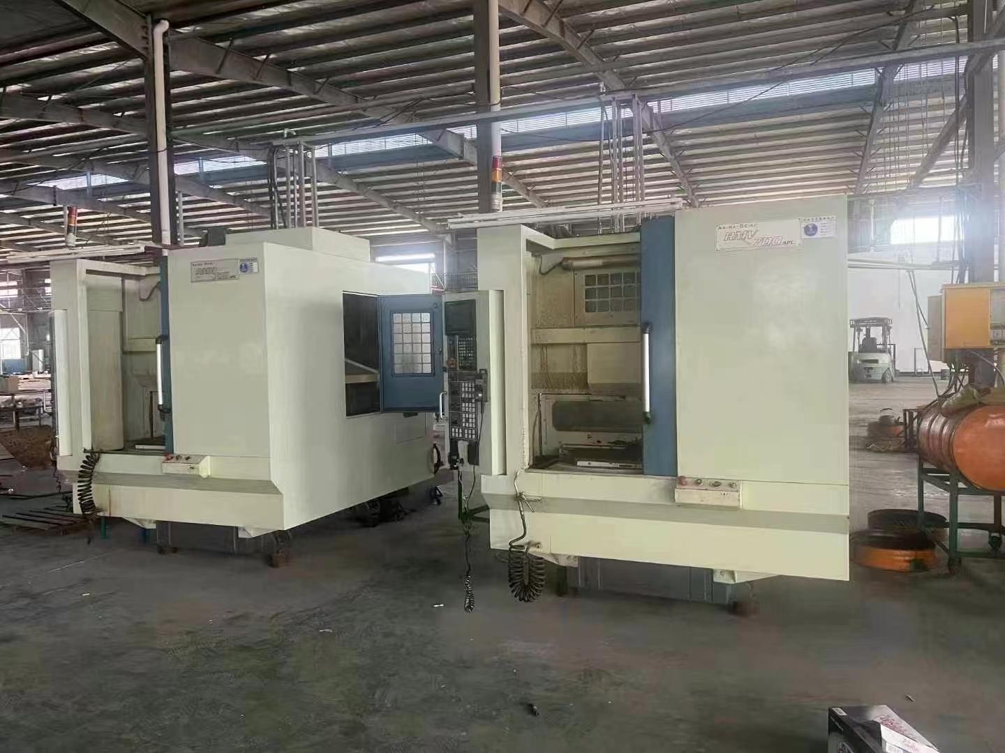 Vertical machining center