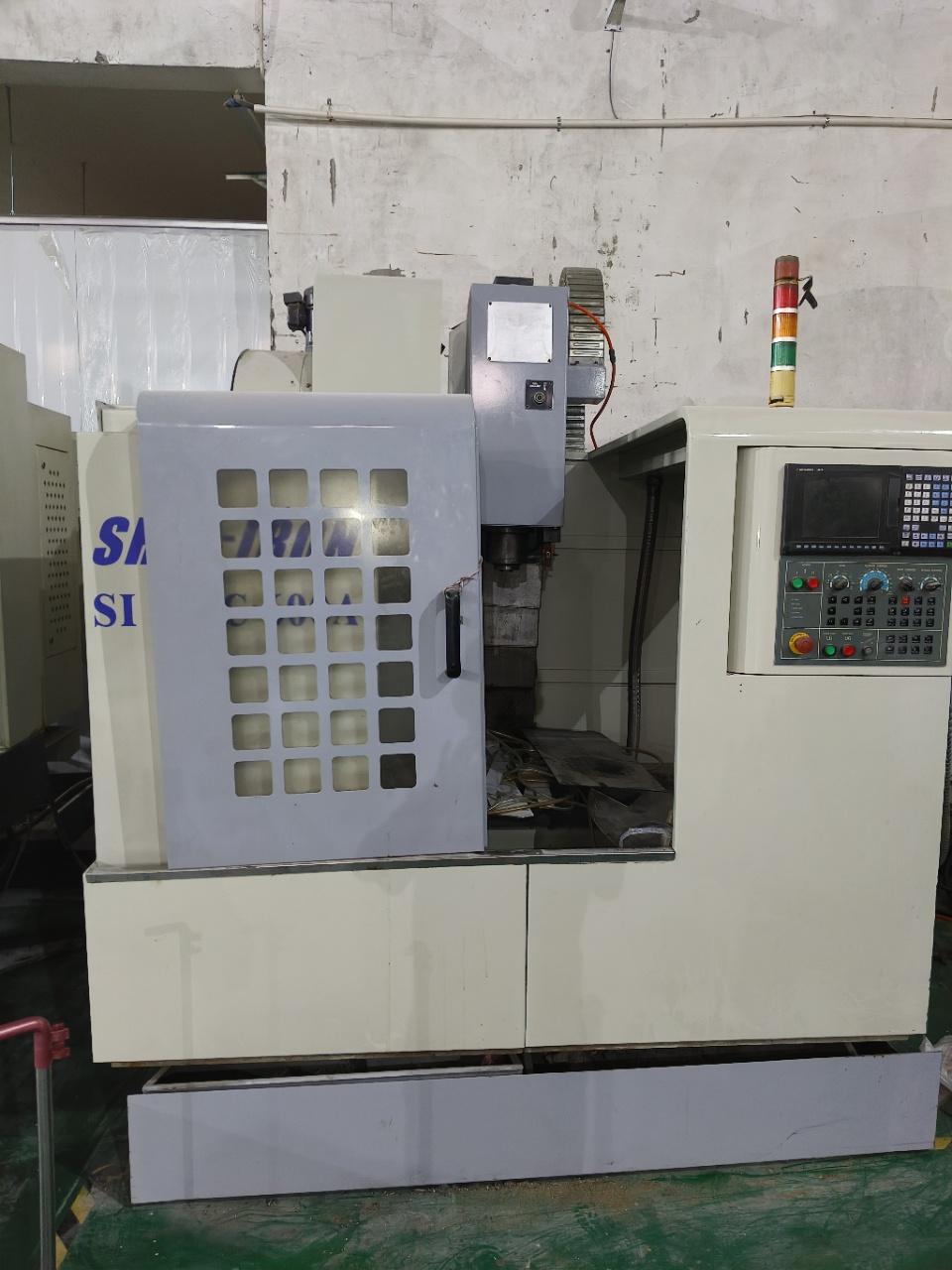 Vertical machining center