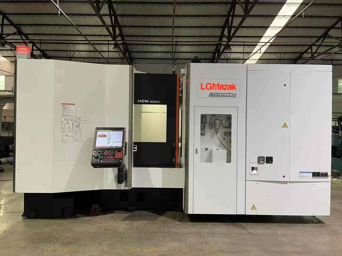 Horizontal machining center