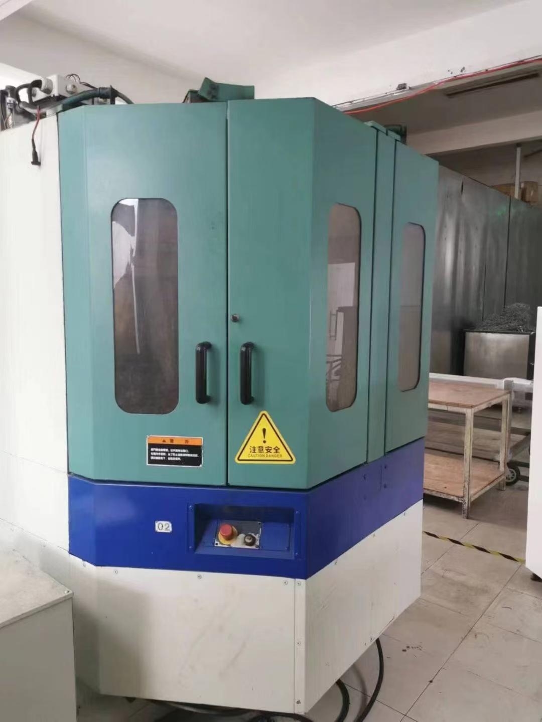 Horizontal machining center